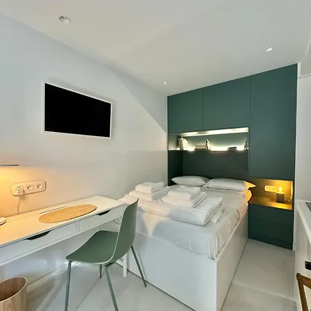 Microhome In Philopappos Hill * Athens